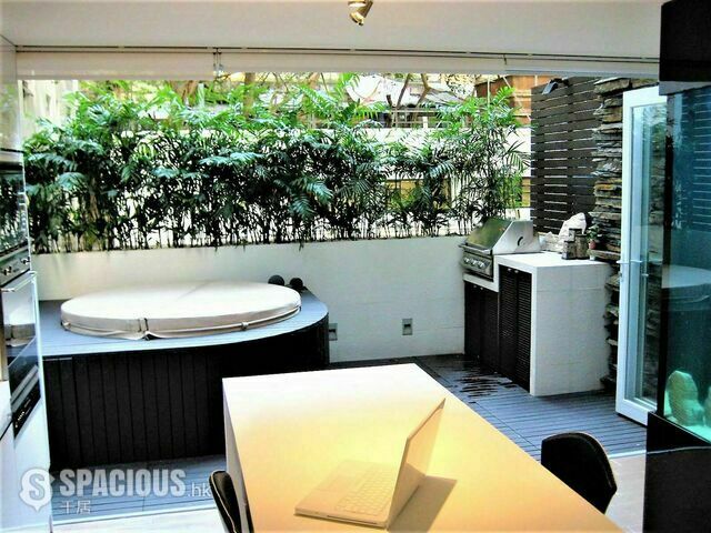 Sheung Wan - 240, Queen's Road Central 01