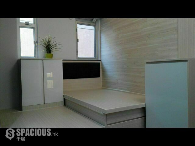 Sai Ying Pun - 114, Queen's Road West 01