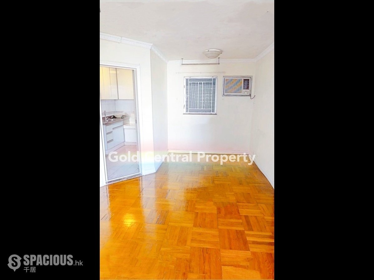 Ap Lei Chau - South Horizons Phase 2 Yee Wan Court (Block 15) 01