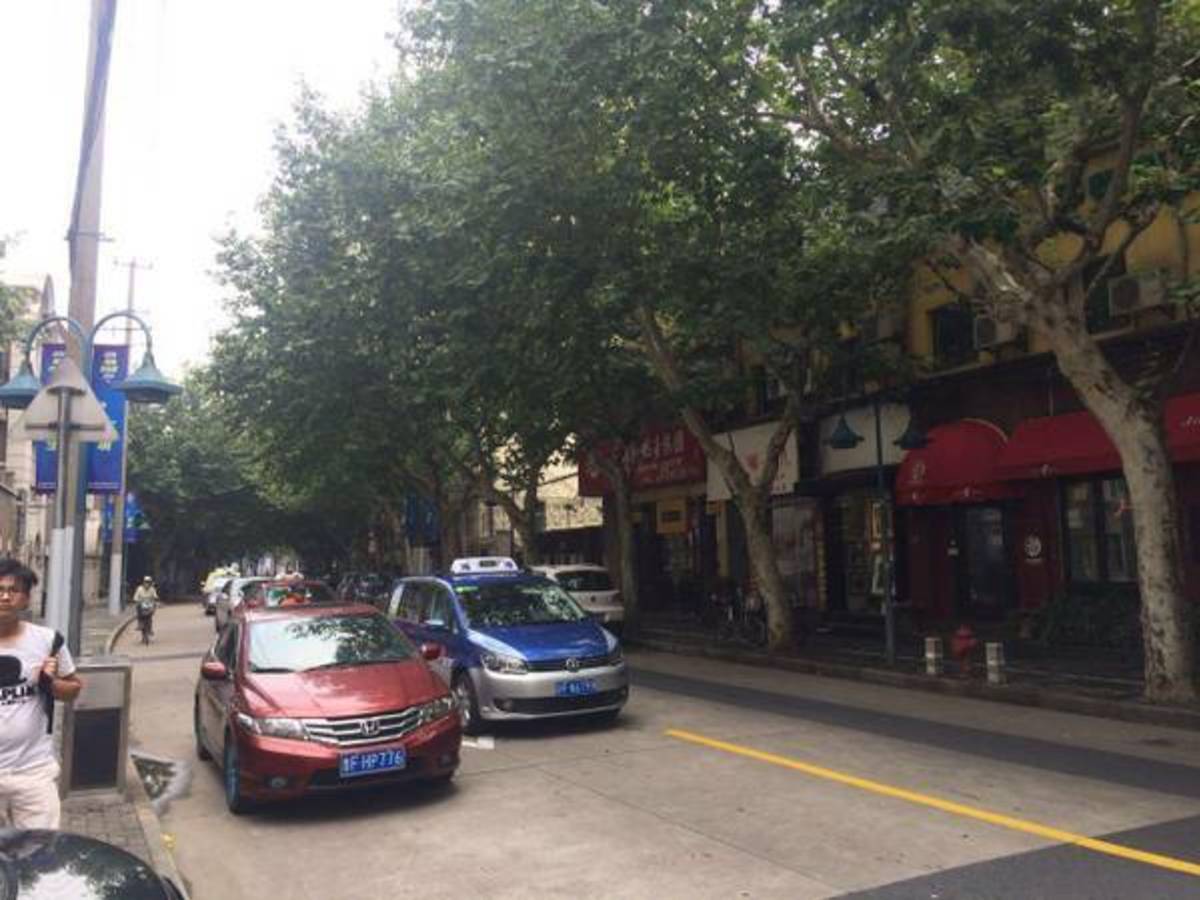 Huangpu - Huashan Rd Close To Changle Rd 01