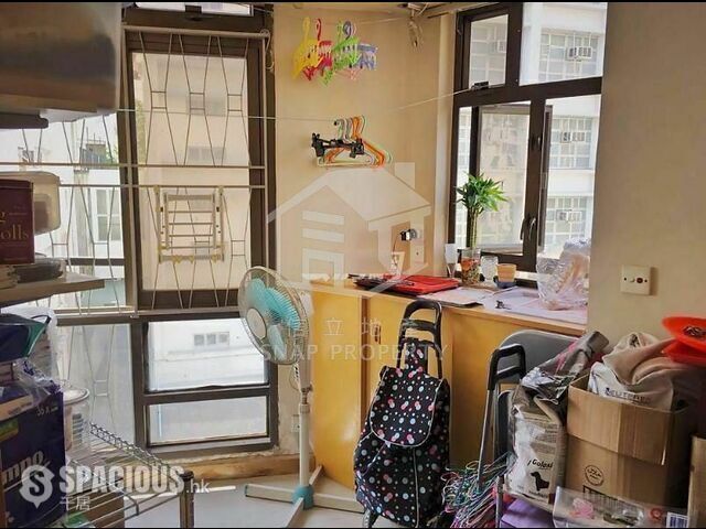 Sai Ying Pun - Lee Wai Building 01