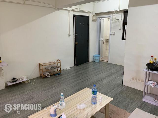 Sheung Wan - 76, Queen's Road West 01