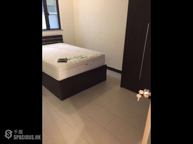 Sheung Wan - 211, Queen's Road Central 01