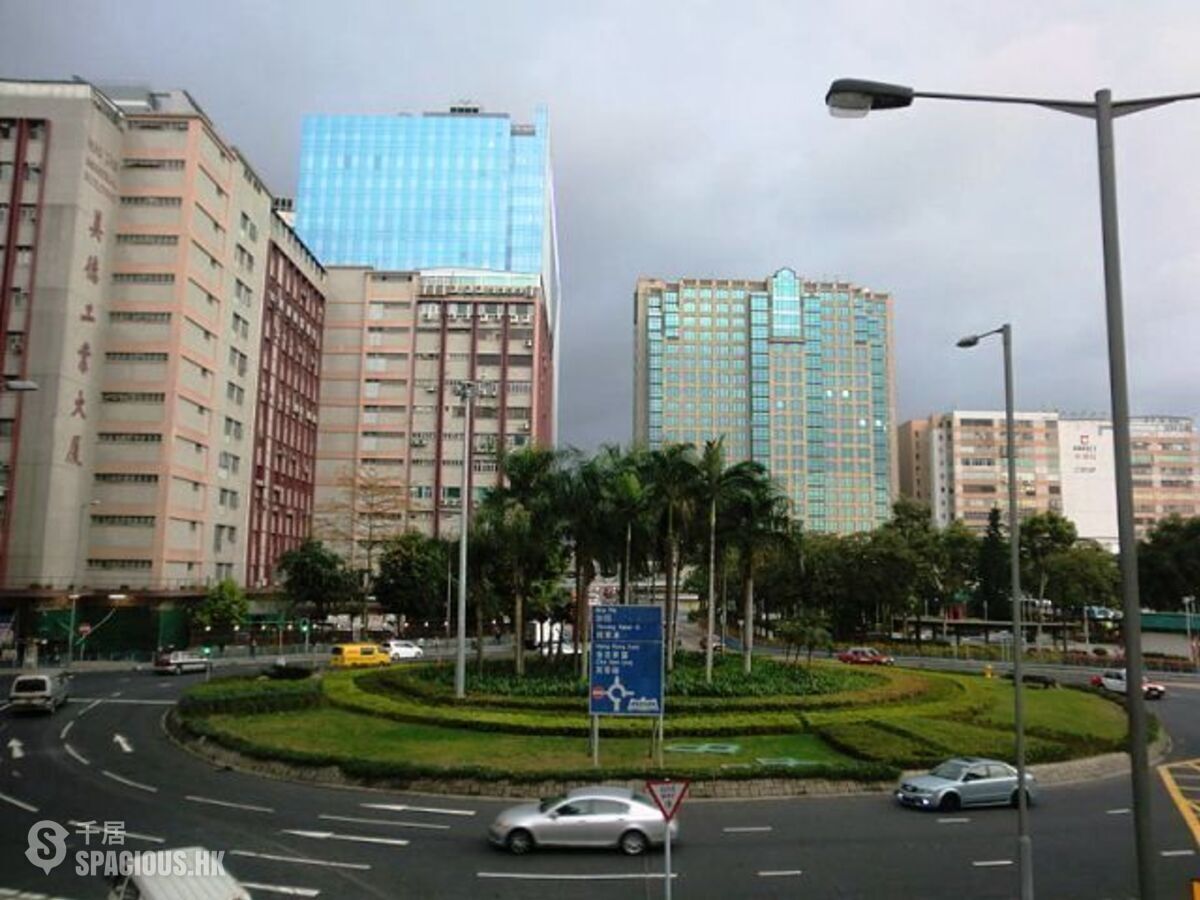 Kwun Tong - Mai Tak Industrial Building 01