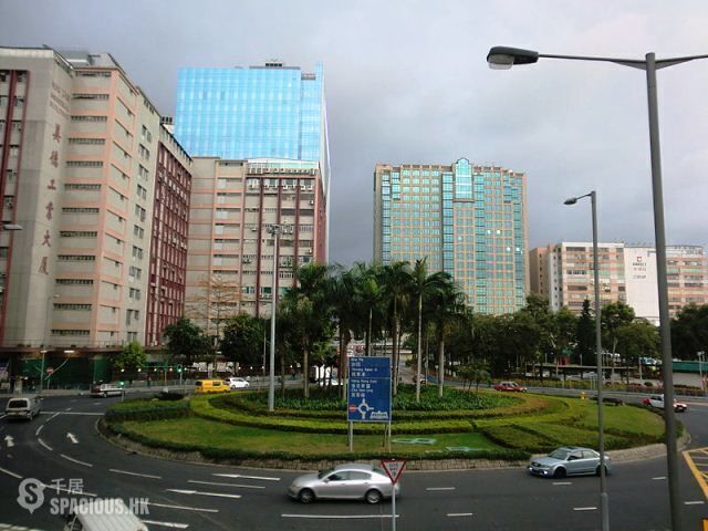 Kwun Tong - Mai Tak Industrial Building 01