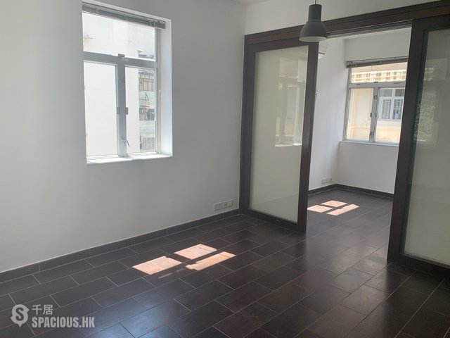 Central - 18, Gough Street 01
