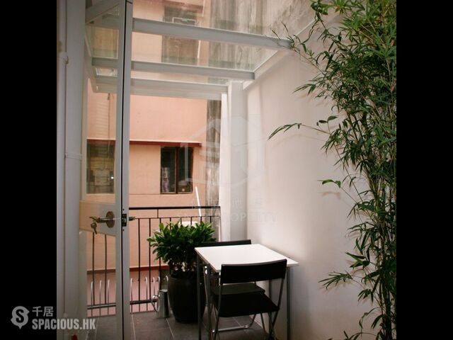 Central - 44, Gough Street 01