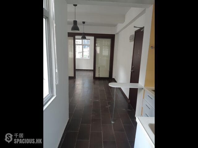 Central - 18, Gough Street 01