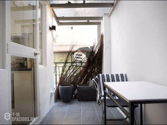 Central - 44, Gough Street 01