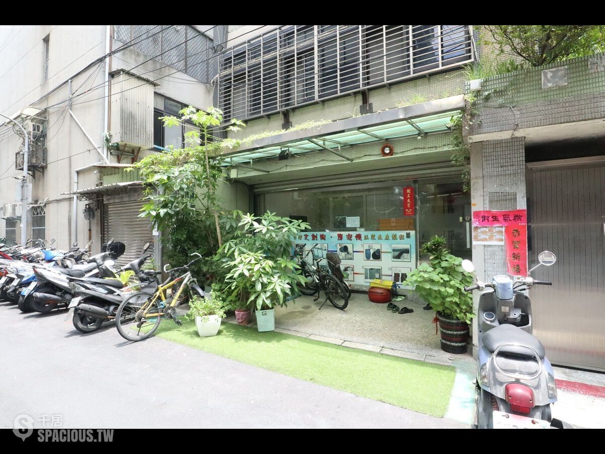 Zhongshan - XX Lane 33, Section 1, Zhongshan North Road, Zhongshan, Taipei 01