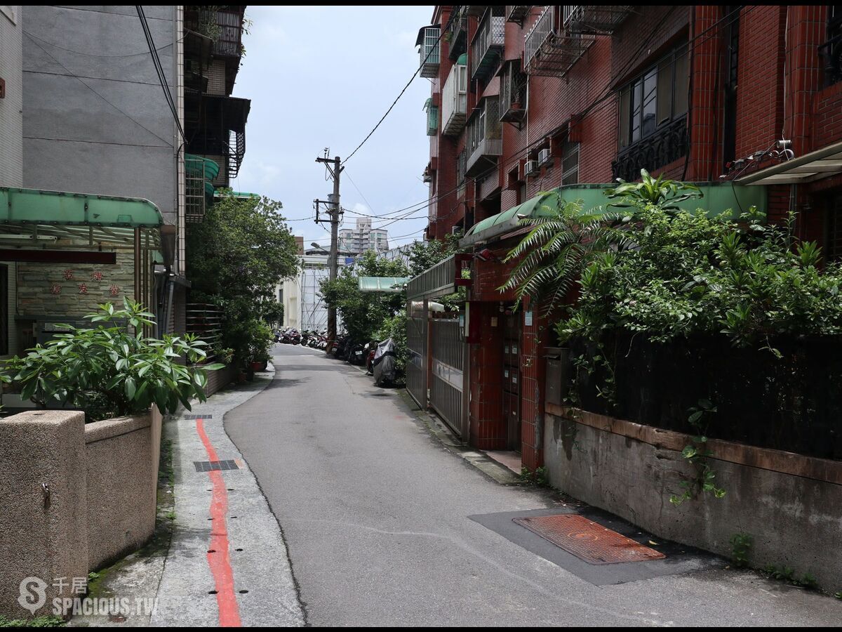 Beitou - XXX Section 1, Linong Street, Beitou, Taipei 01