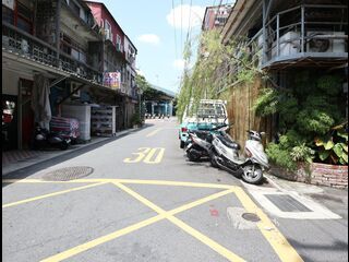 Wanhua - X Alley 6, Lane 242, Guilin Road, Wanhua, Taipei 02