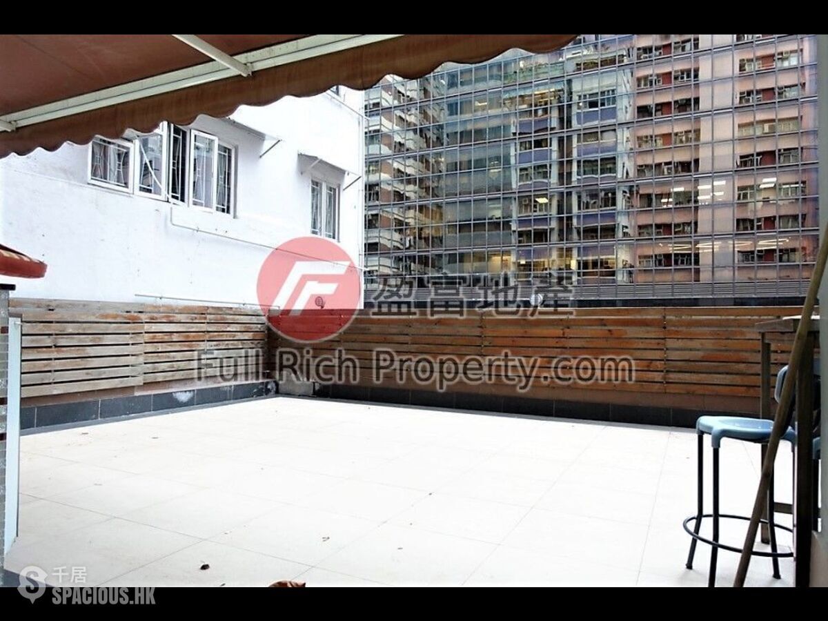 Wan Chai - Hang Tat Mansion 01