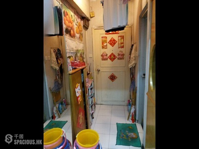 Sai Ying Pun - 407, Queen's Road West 01