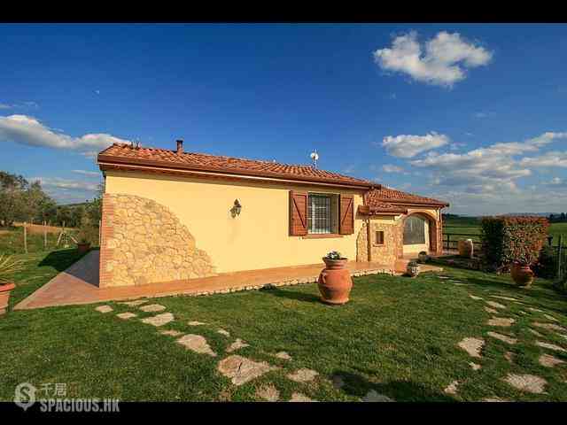 Bibbona - Farmhouse with land on the Bibbonese hills 01