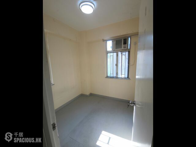 Yau Ma Tei - Yue King Building 01