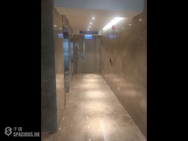 Sheung Wan - skyway centre 01