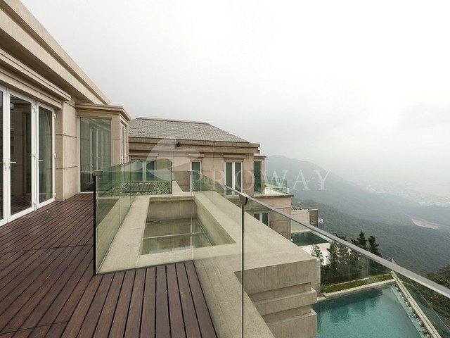 The Peak - 1, 3, 5 Gough Hill Road 01