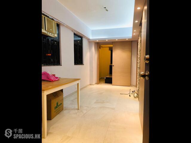 Sai Ying Pun - 110, Queen's Road West 01
