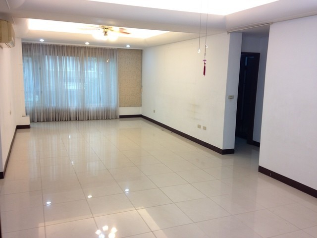 Songshan - No. XX, Lane 20, Xindong St, Songshan District, Taipei City, Taiwan 105 01