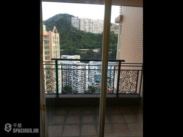 Quarry Bay - La Place De Victoria 01