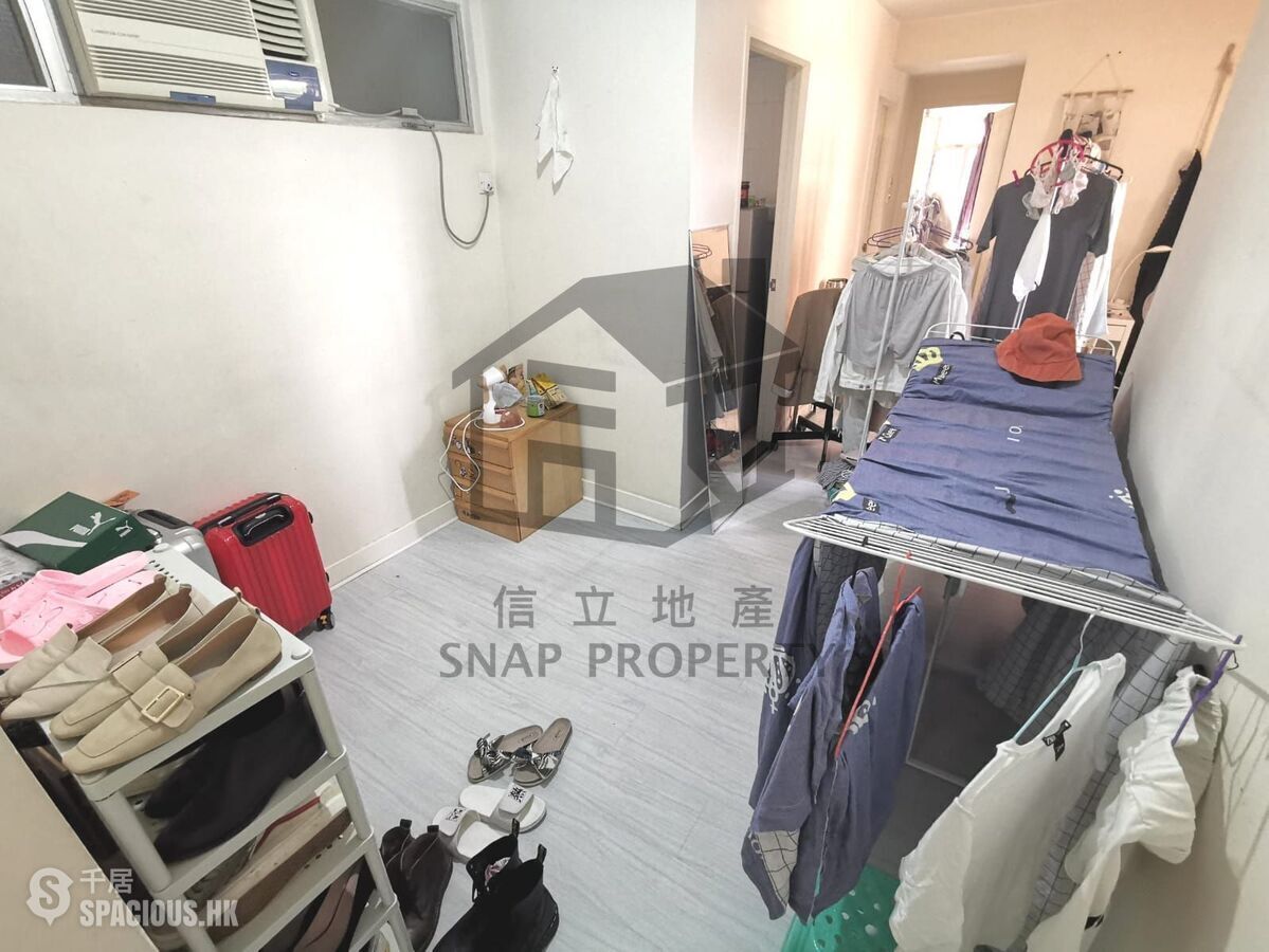 Kennedy Town - Pearl Court 01