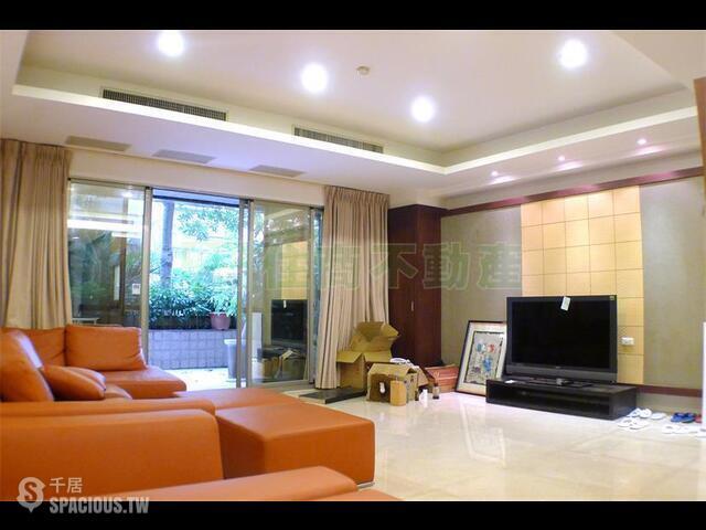 Xinyi - No. XX-2, Songgao Road, Xinyi District, Taipei City, Taiwan 110 01