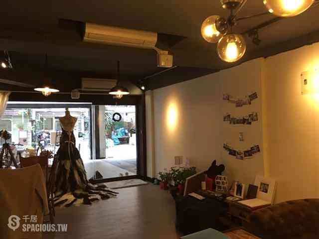 Xinyi - Lane 25, Songde Rd, Xinyi District, Taipei City, Taiwan 110 02