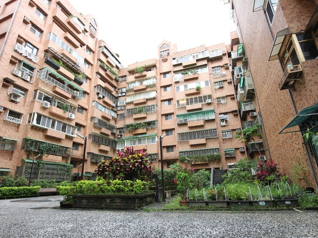 Zhongshan - No. XX, Tongbei St, Zhongshan District, Taipei City, Taiwan 104 01