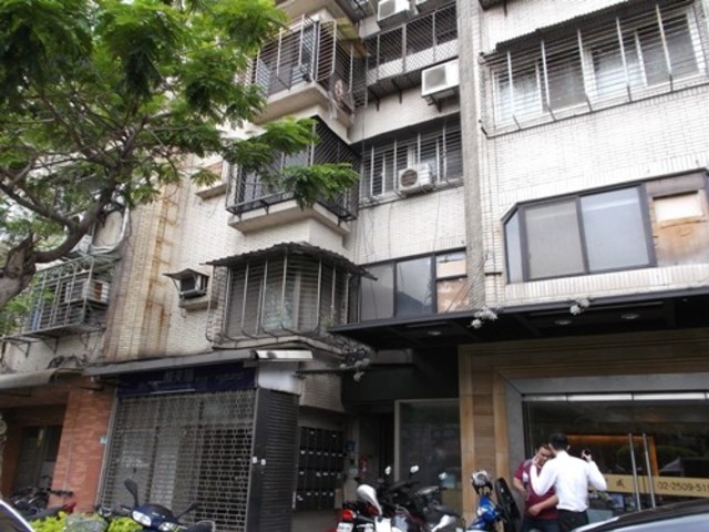 Zhongshan - Section 3, Jianguo N Rd, Zhongshan District, Taipei City, Taiwan 104 01