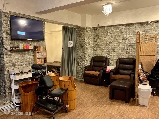 Causeway Bay - Lai Yuen Apartments 01
