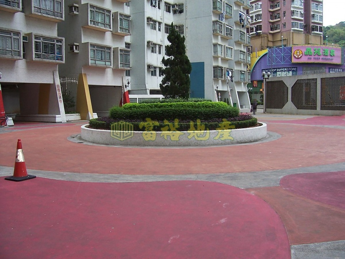 Tsuen Wan - Tsuen King Garden 01