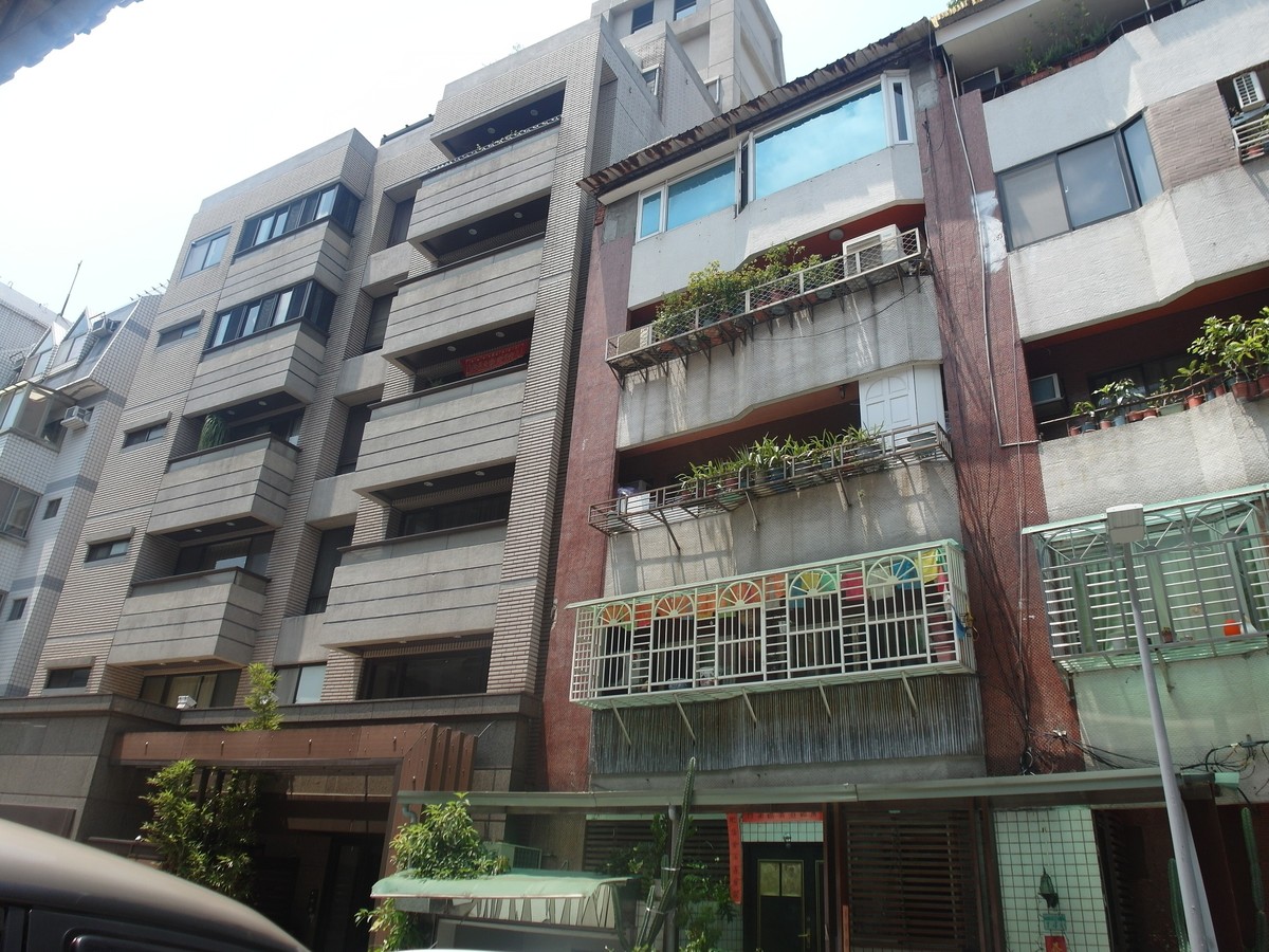 Shilin - XX Lane 728, Section 6, Zhongshan North Road, Shilin, Taipei 01