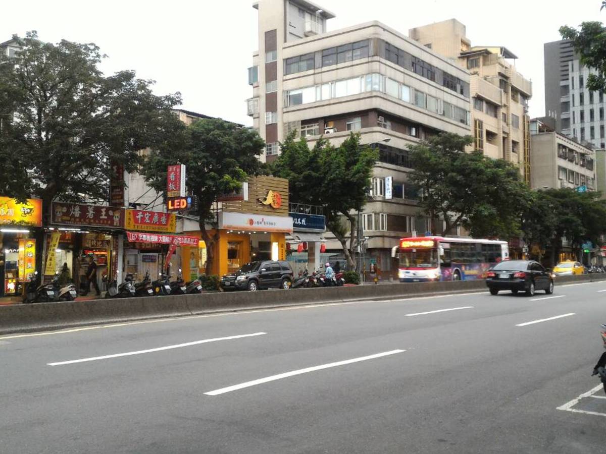 Zhongzheng - X Alley 7, Lane 38, Section 2, Ren'ai Road, Zhongzheng, Taipei 01