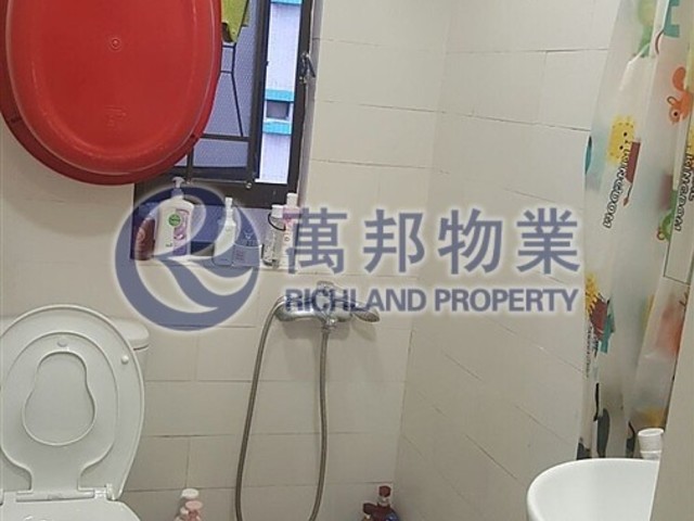 Shau Kei Wan - Shun King Building 01