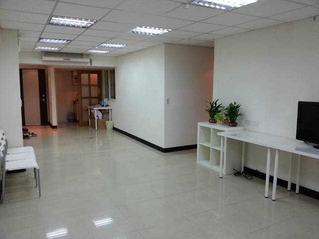 Songshan - 7 之 4, No. XXX, Section 5, Nanjing E Rd, Xinju Village, Songshan District, Taipei City, Taiwan 105 01