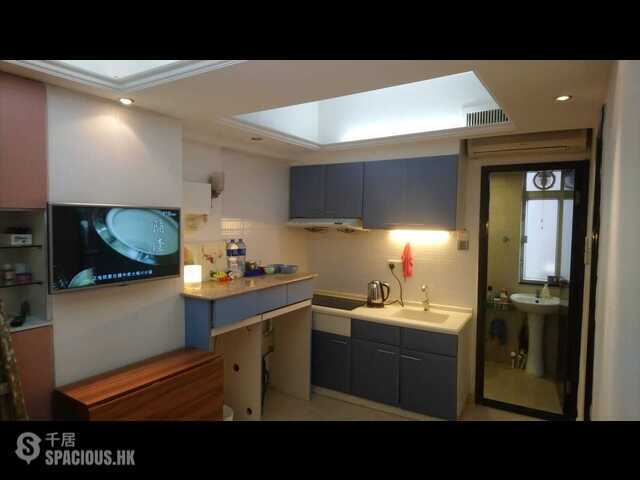 Wan Chai - King Tao Building 01
