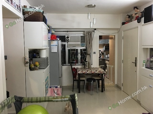 Shau Kei Wan - Shun King Building 01