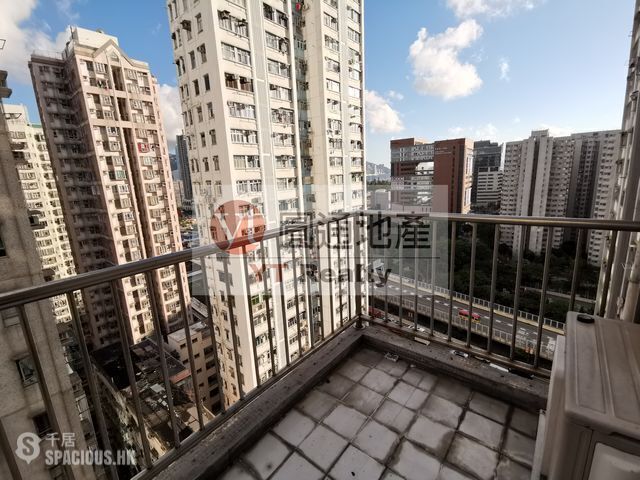 Mong Kok - Tung On Court 01