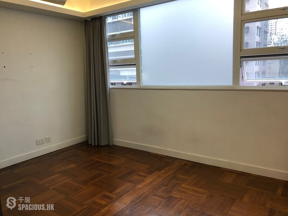 Sai Ying Pun - 225, Des Voeux Road West 01