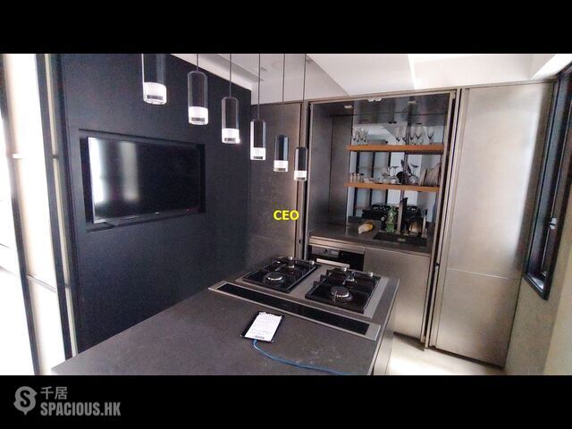 Central - The Platinum Hollywood 01