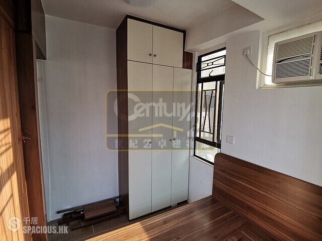 Yau Ma Tei - Sun Wah Building 01
