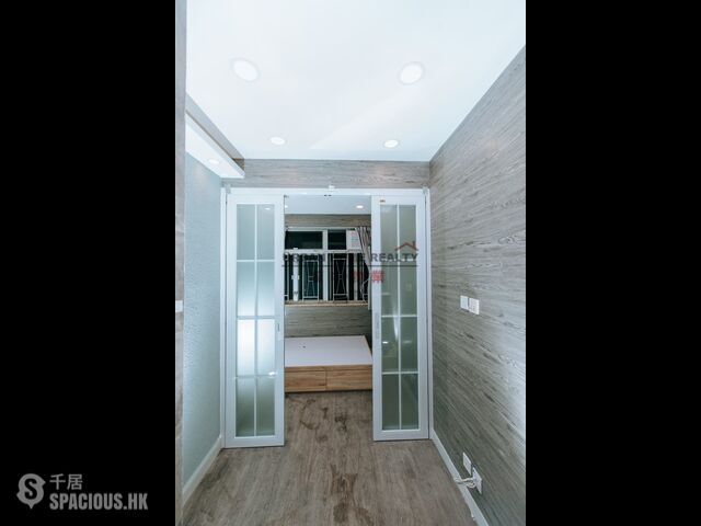 Quarry Bay - Yuen Tung Building 01