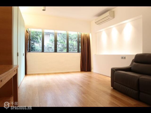 Central - 9-11, Mee Lun Street 01