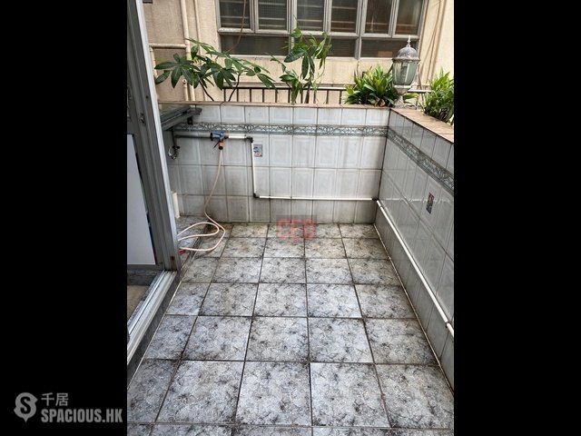 Central - 47, Gough Street 01