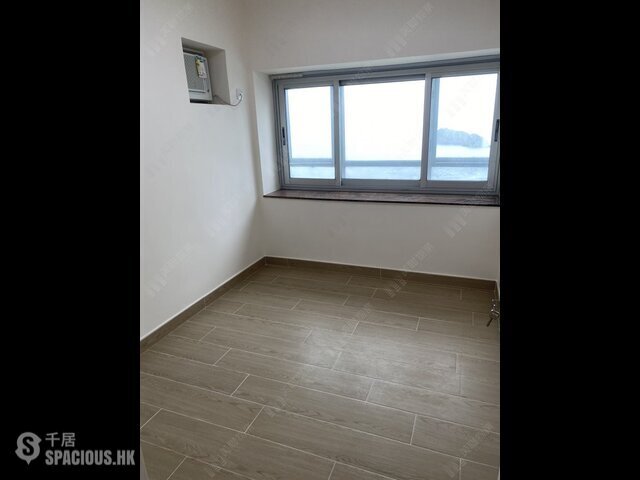 Ap Lei Chau - South Horizons Phase 3 Mei Chun Court (Block 21) 01