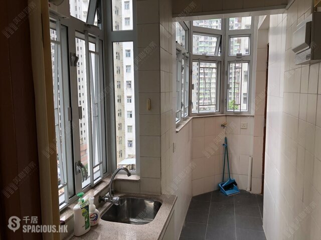 Shau Kei Wan - Ka Fook Building 01