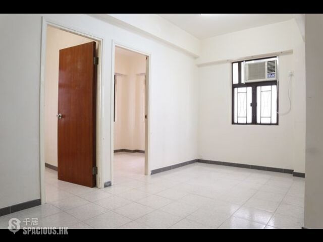 Wan Chai - 18, Tai Wong Street East 01