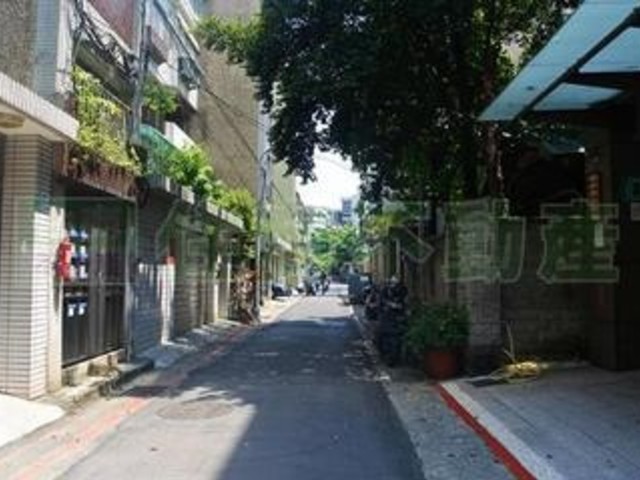 Zhongshan - 台北市中山區遼寧街, Zhongshan District 01