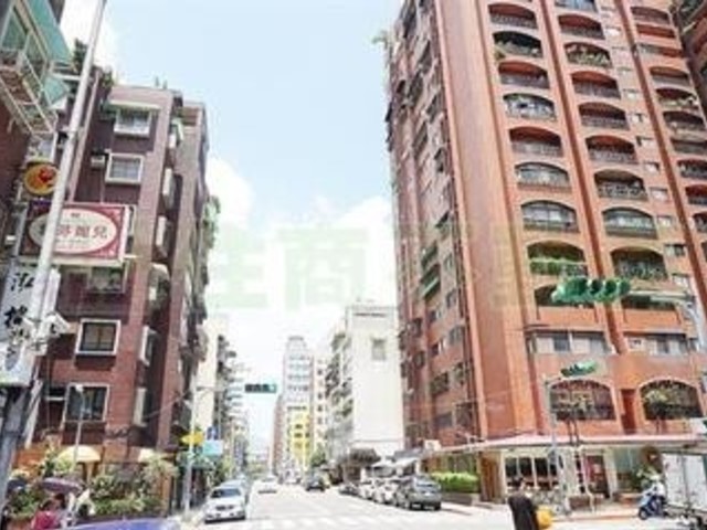 Daan - Section 2, Dunhua S Rd, Da’an District, Taipei City, Taiwan 106 01